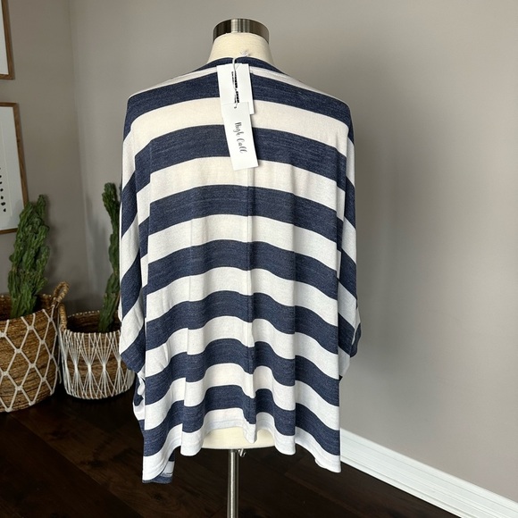 Boutique x Royal & Reese Oversized Dolman Sleeve Knit Shirt Tunic White/Blue LG - Picture 2 of 9